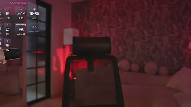 HannahW  online show from 09/21/25, 12:07