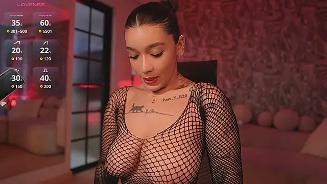 HannahW  online show from 09/26/25, 08:02