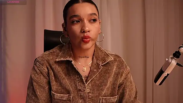 HannahW  online show from 02/02/26, 10:19