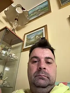 Snapshot of h4cAlex chatting on 12/14/24, 04:42 h4cAlex online show from 12/14/24, 04:42