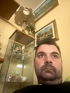 Snapshot of h4cAlex chatting on 11/06/25, 06:20 h4cAlex online show from 11/06/25, 06:20