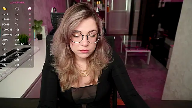 Snapshot of RemyCute chatting on 10/04/25, 12:03 RemyCute online show from 10/04/25, 12:03