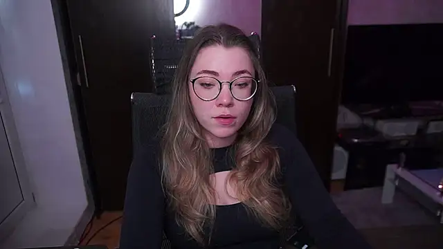 Snapshot of RemyCute chatting on 06/19/26, 01:04 RemyCute online show from 06/19/26, 01:04
