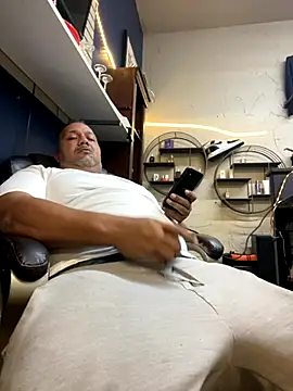 bigzae82 online show from 10/01/25, 07:25