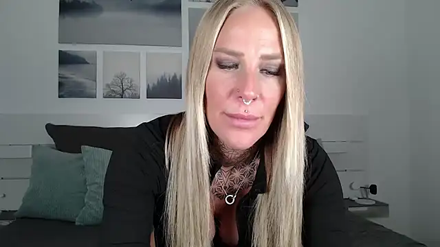 Lara-CumKitten online show from 12/19/24, 02:02