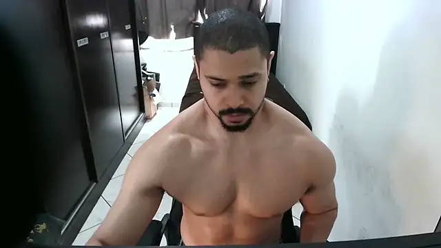 Snapshot of Brian_Aries chatting on 10/14/25, 04:19 Brian Aries online show from 10/14/25, 04:19