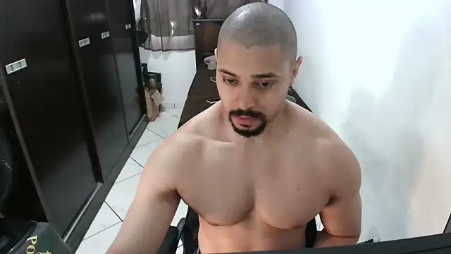 Snapshot of Brian_Aries chatting on 10/21/25, 05:13 Brian Aries online show from 10/21/25, 05:13