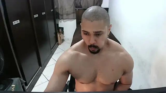 Snapshot of Brian_Aries chatting on 10/23/25, 04:56 Brian Aries online show from 10/23/25, 04:56