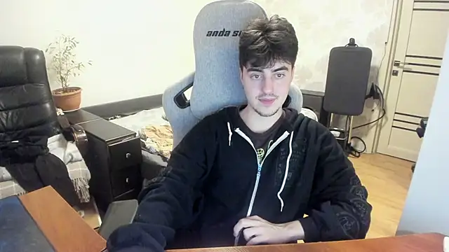 Knuckles17 online show from 11/28/25, 01:08