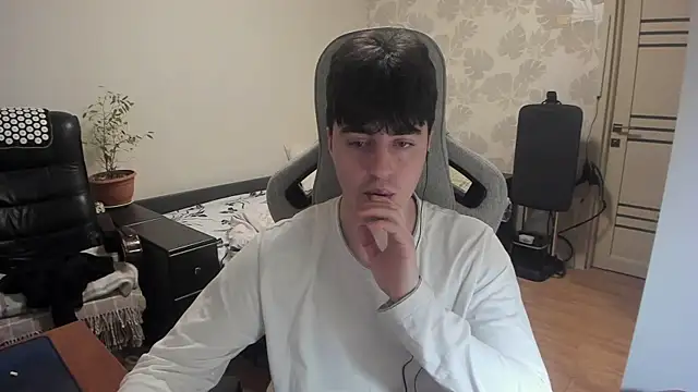 Knuckles17 online show from 12/14/25, 06:08