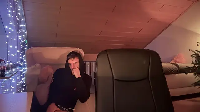 Snapshot of naked_psy chatting on 01/09/25, 02:11 naked psy online show from 01/09/25, 02:11