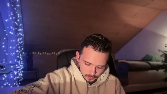 Snapshot of naked_psy chatting on 01/10/25, 01:42 naked psy online show from 01/10/25, 01:42