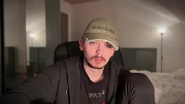 Snapshot of naked_psy chatting on 01/19/25, 06:21 naked psy online show from 01/19/25, 06:21