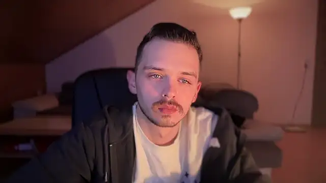 Snapshot of naked_psy chatting on 02/07/25, 01:04 naked psy online show from 02/07/25, 01:04