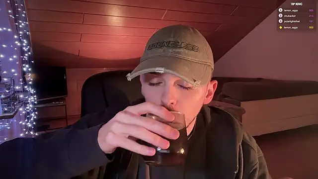 Snapshot of naked_psy chatting on 02/09/25, 11:57 naked psy online show from 02/09/25, 11:57