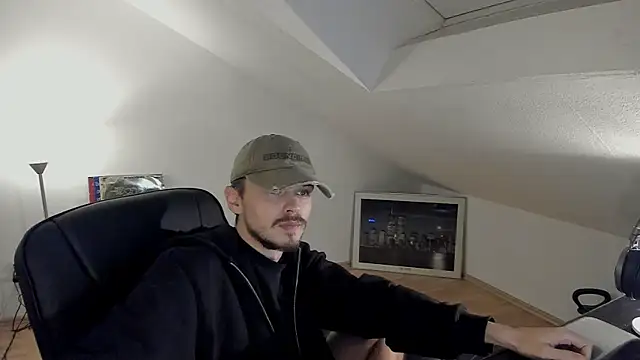 Snapshot of naked_psy chatting on 10/24/25, 11:01 naked psy online show from 10/24/25, 11:01