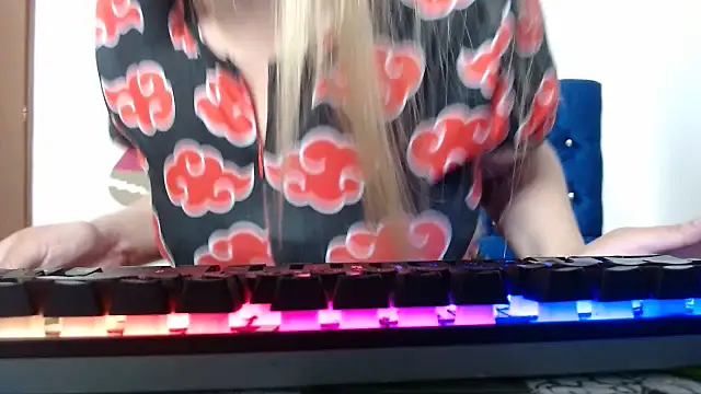 69liamilk69 online show from 11/23/25, 05:51