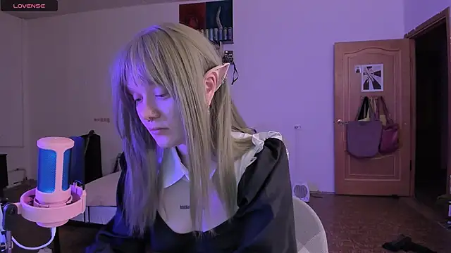 cyber whore  online show from 11/11/25, 04:29