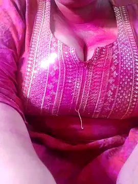 Snapshot of Seema_99 chatting on 03/14/25, 04:54 Seema 99 online show from 03/14/25, 04:54