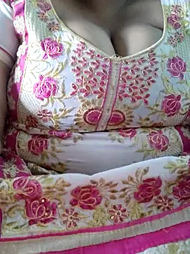 Snapshot of Seema_99 chatting on 09/23/25, 04:48 Seema 99 online show from 09/23/25, 04:48