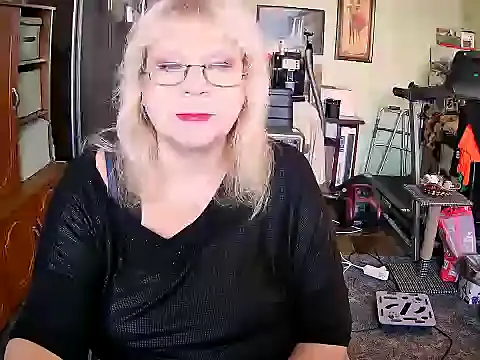 Snapshot of LOLA8888 chatting on 09/27/25, 11:15 LOLA8888 online show from 09/27/25, 11:15