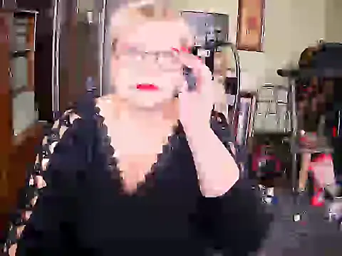 Snapshot of LOLA8888 chatting on 10/12/25, 09:41 LOLA8888 online show from 10/12/25, 09:41
