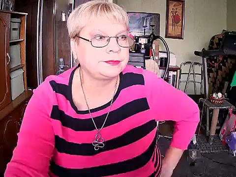 Snapshot of LOLA8888 chatting on 10/20/25, 11:32 LOLA8888 online show from 10/20/25, 11:32