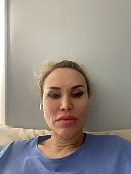 Snapshot of Radmila_Queen_ chatting on 05/15/26, 05:20 Radmila Queen online show from 05/15/26, 05:20