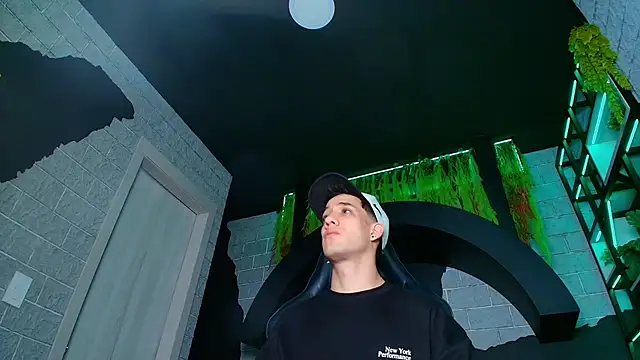 alexgiraldo  online show from 03/19/25, 11:17