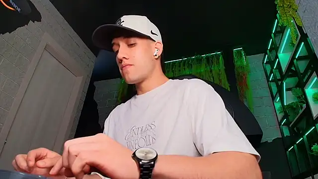 alexgiraldo  online show from 03/21/25, 02:29