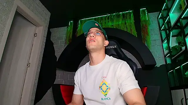 alexgiraldo  online show from 03/22/25, 11:21