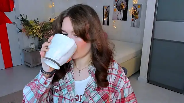 MiracleCurly online show from 03/15/25, 10:03