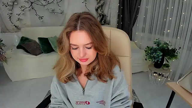 MiracleCurly online show from 09/17/25, 07:26