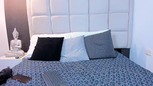 Hecatee 77 online show from 02/25/25, 07:25