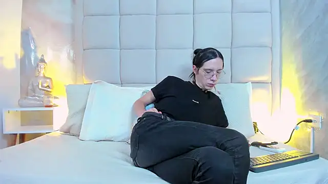 Hecatee 77 online show from 10/25/25, 08:03