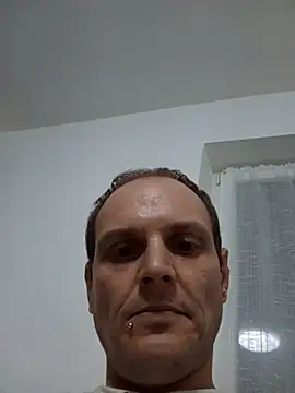 Snapshot of Ilovesquirt84 chatting on 05/24/26, 01:32 Ilovesquirt84 online show from 05/24/26, 01:32