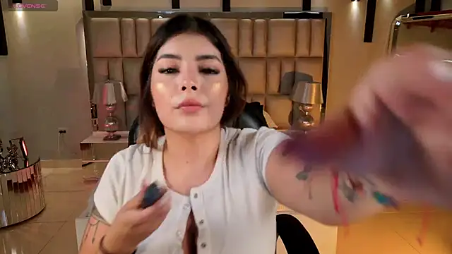 Snapshot of LisaMonroe_ chatting on 04/25/26, 06:16 LisaMonroe online show from 04/25/26, 06:16