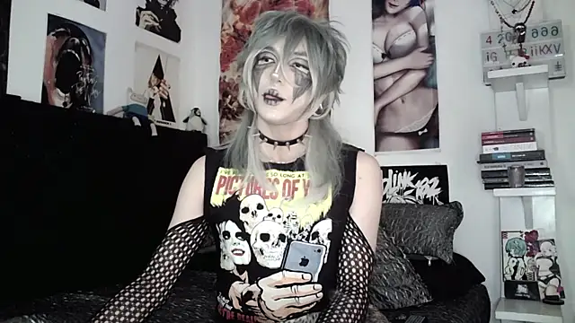 Snapshot of kiiler_queen chatting on 06/18/26, 08:13 kiiler queen online show from 06/18/26, 08:13