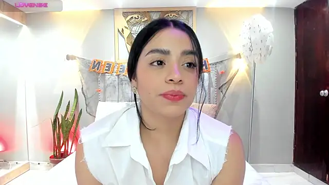 Paula Desousa online show from 10/28/25, 07:38