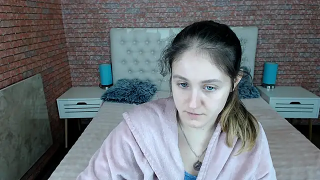 Holliy Cooper online show from 11/21/25, 08:13