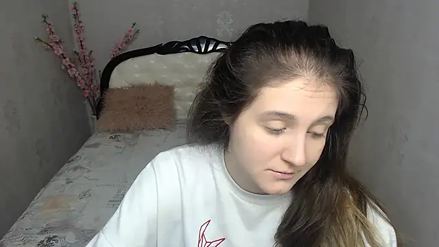 Holliy Cooper online show from 02/09/26, 06:50