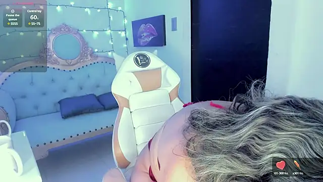 Snapshot of dianamilf chatting on 01/28/25, 02:11 dianamilf online show from 01/28/25, 02:11