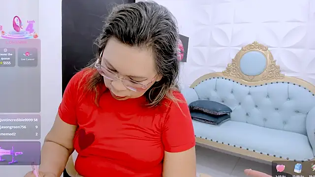 Snapshot of dianamilf chatting on 03/17/25, 12:30 dianamilf online show from 03/17/25, 12:30