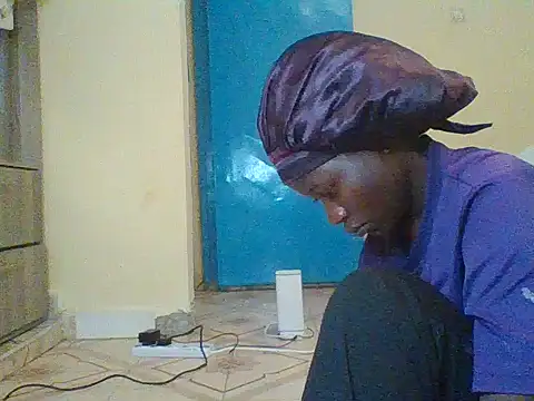 Snapshot of prettychic5 chatting on 10/15/25, 07:19 prettychic5 online show from 10/15/25, 07:19