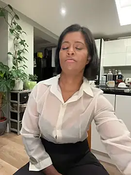 Snapshot of RoseMelanie chatting on 12/12/24, 07:30 RoseMelanie online show from 12/12/24, 07:30