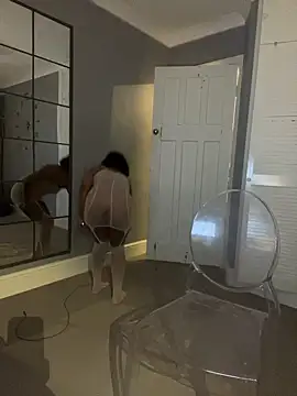 Snapshot of RoseMelanie chatting on 02/07/25, 06:45 RoseMelanie online show from 02/07/25, 06:45