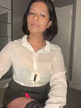 Snapshot of RoseMelanie chatting on 02/11/25, 05:07 RoseMelanie online show from 02/11/25, 05:07