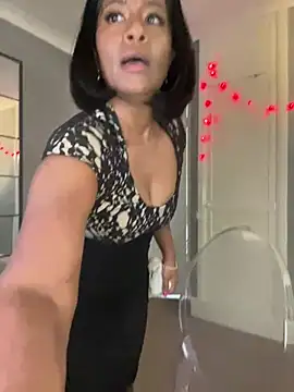 Snapshot of RoseMelanie chatting on 02/14/25, 10:07 RoseMelanie online show from 02/14/25, 10:07