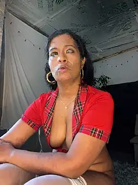 Snapshot of RoseMelanie chatting on 02/19/25, 06:43 RoseMelanie online show from 02/19/25, 06:43