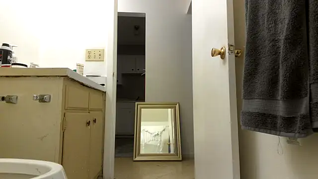 Peachestabby147 online show from 09/20/25, 03:29